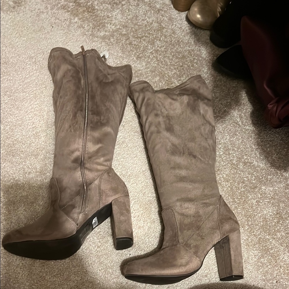 Light Taupe Heeled Boots with Chunky Heel and Slouchy Design